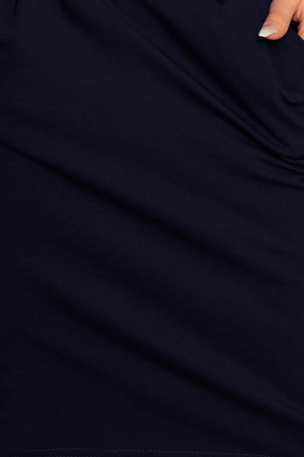 189-6 Sportliches Kleid mit einem Dekolleté auf der Rückseite - Marineblau