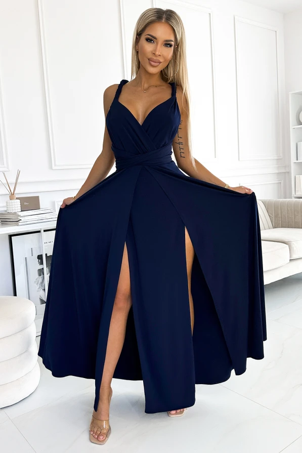Elegantes, langes Kleid in tiefem Marineblau mit einem schmeichelhaften V-Ausschnitt und raffinierten Trägern. Der fließende Stoff und die hohen Schlitze verleihen dem Kleid eine anmutige und verführerische Note.