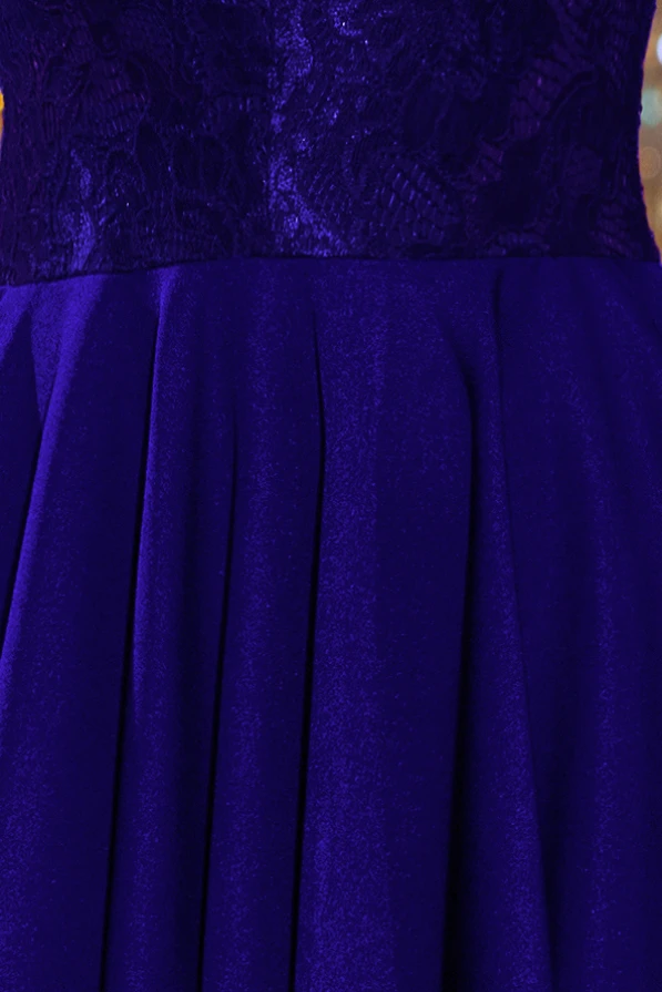 210-4 NICOLLE - Kleid mit längerem Rücken mit Spitzenausschnitt - blau