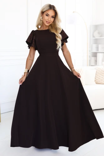 Schokoladenbraunes Maxikleid Mirella Numoco mit Pailletten-Ärmeln, ausgestelltem Saum und Taillenband, polnische Produktion}