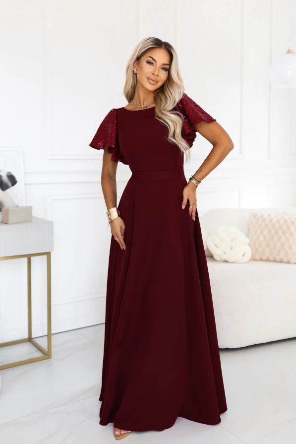 Bordeauxrotes langes Abendkleid Mirella Numoco mit Pailletten-Ärmeln, ausgestelltem Saum und betonter Taille
