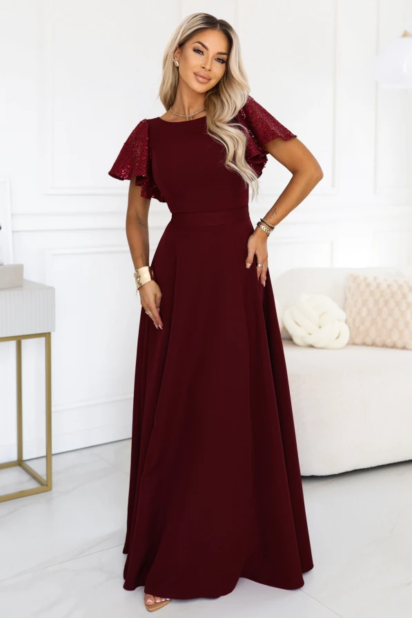 Bordeauxrotes langes Abendkleid Mirella Numoco mit Pailletten-Ärmeln, ausgestelltem Saum und betonter Taille