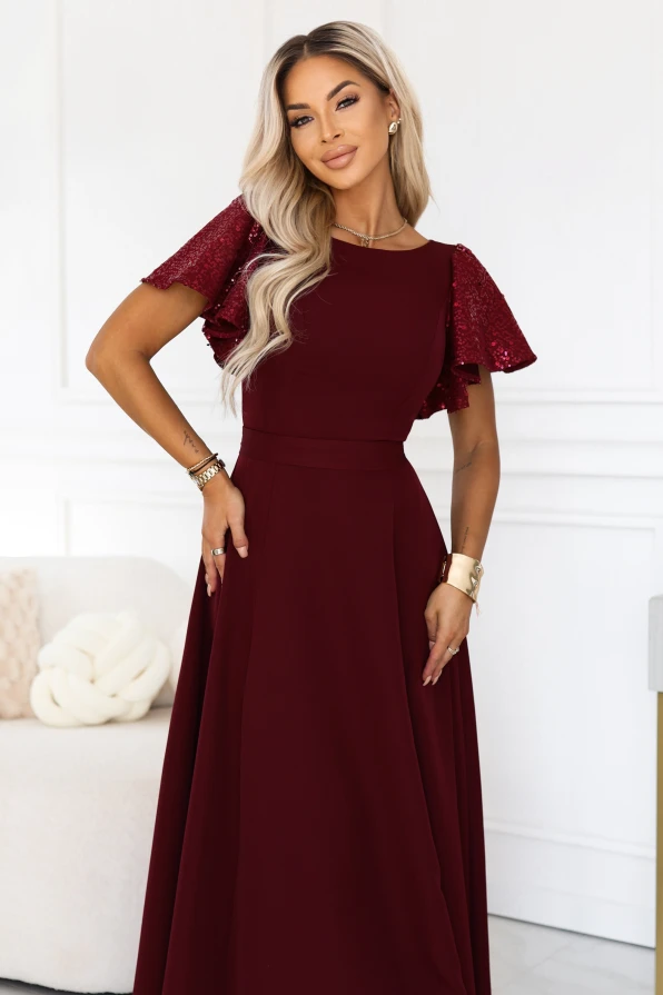 Bordeauxrotes langes Abendkleid Mirella Numoco mit Pailletten-Ärmeln, ausgestelltem Saum und betonter Taille