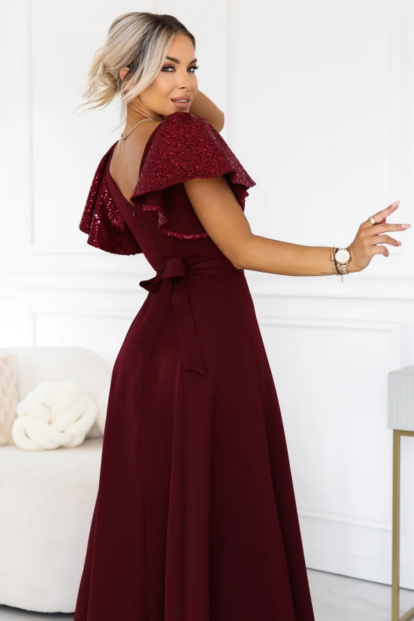 Bordeauxrotes langes Abendkleid Mirella Numoco mit Pailletten-Ärmeln, ausgestelltem Saum und betonter Taille