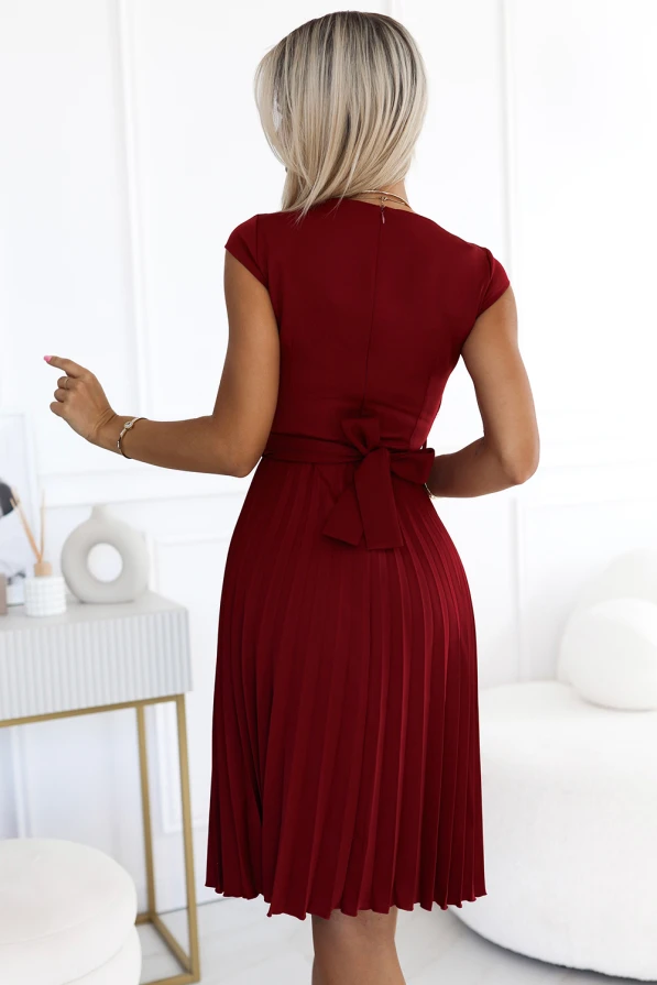 LILA Plissee-Kleid mit kurzen Ärmeln - Farbe Burgund