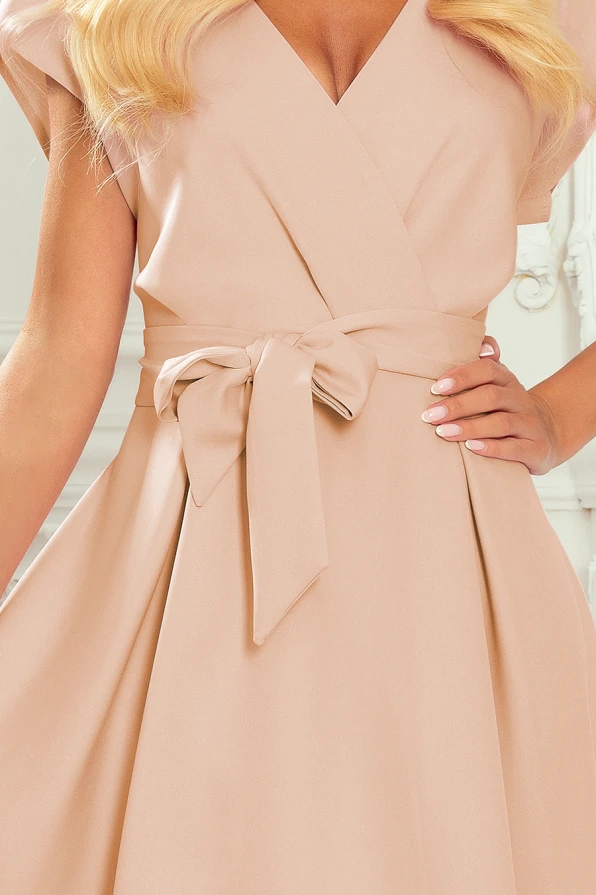 348-3 SCARLETT - ausgestelltes Kleid mit Umschlagausschnitt - beige Farbe