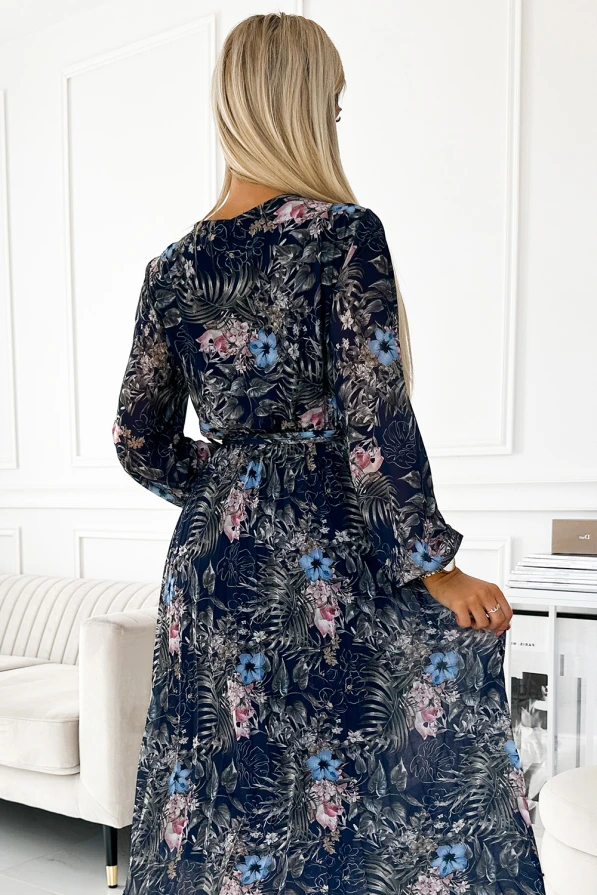 511-3 Langes Kleid aus plissiertem Chiffon mit Ausschnitt, langen Ärmeln und Gürtel - dunkelblaues Muster
