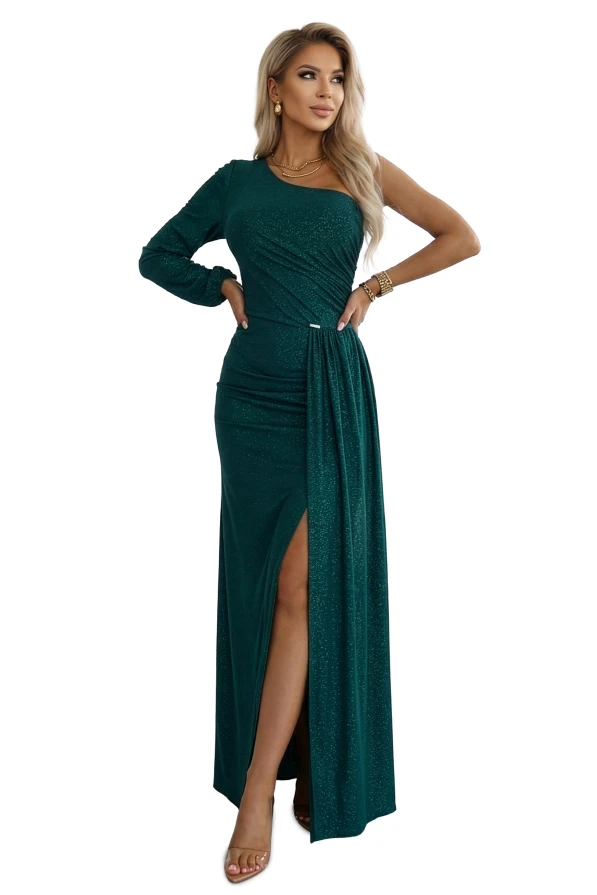 Polska długa sukienka Numoco w kolorze zielonym z brokatem, asymetrycznym dekoltem na jedno ramię i seksownym rozcięciem – stylowa propozycja na specjalne okazje.