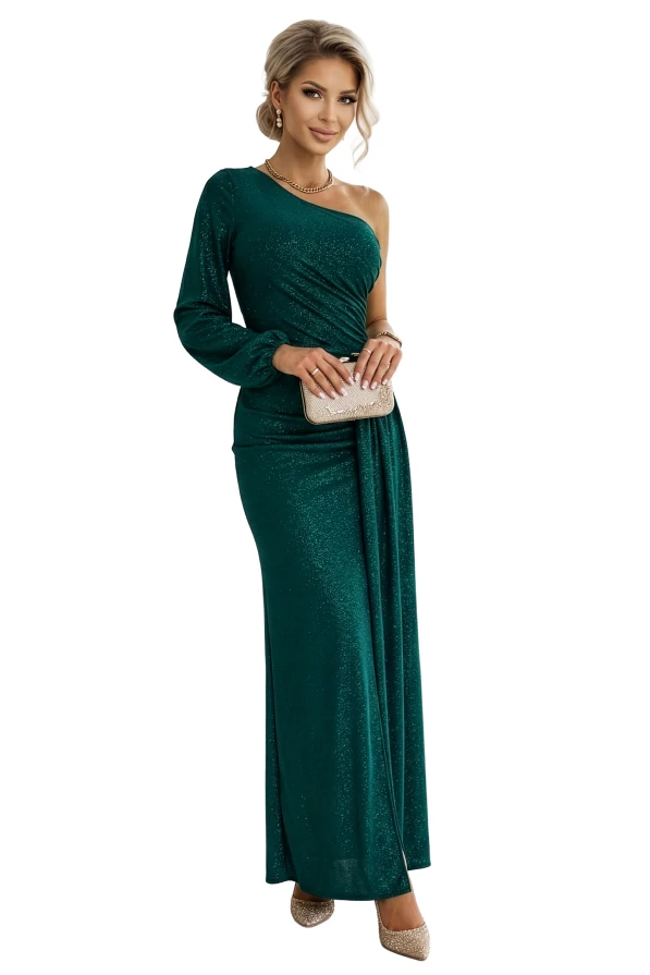 Elegancka wieczorowa suknia w odcieniu butelkowej zieleni, dopasowana, z jednym rękawem i rozcięciem – model Numoco idealny na studniówkę i galę.